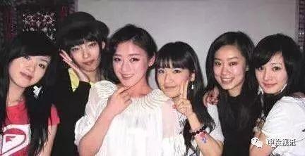 娱乐圈的吃瓜闺蜜组cp,瓜田里的甜蜜故事